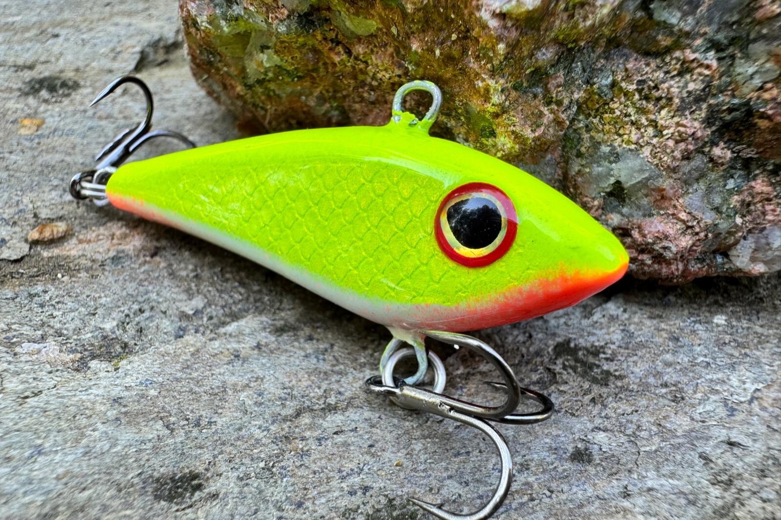 Cykada NEON 6 cm 5-9g kolor 045