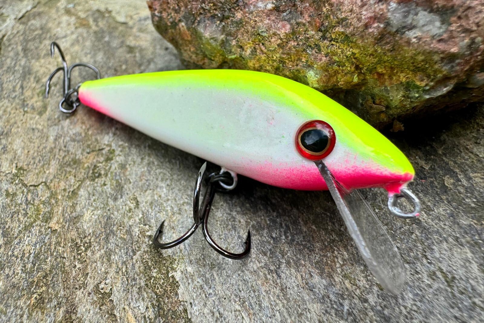 Wobler NEON 8 cm 9-12g kolor 002