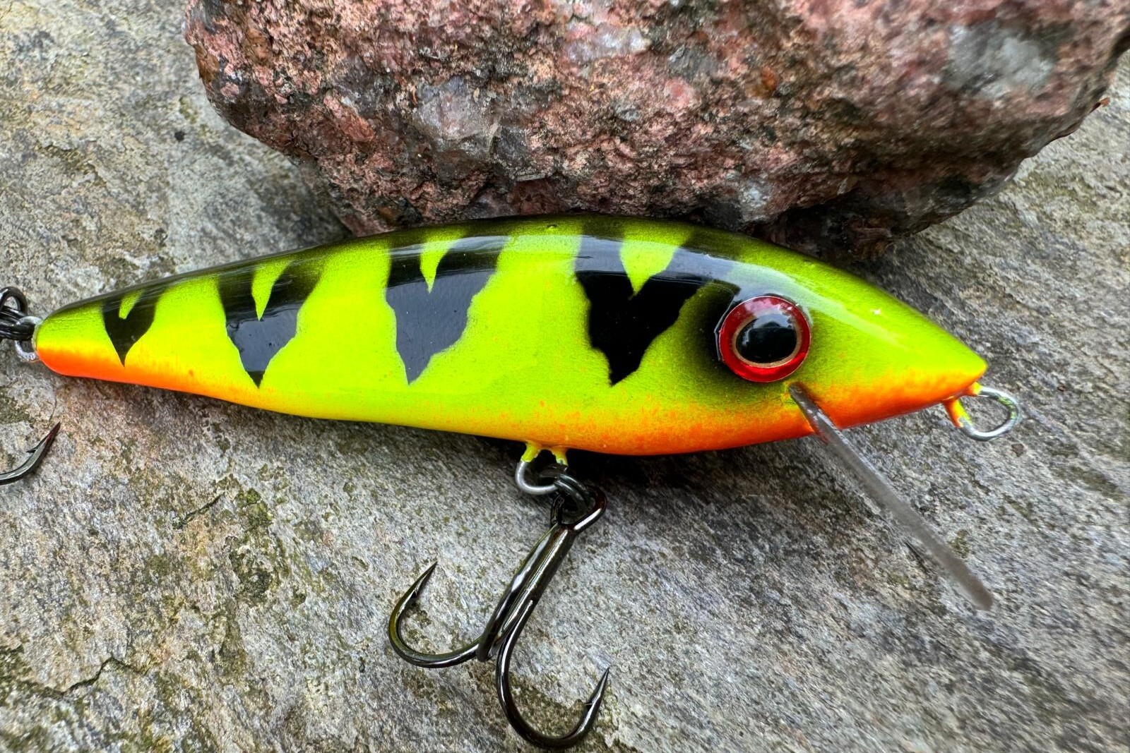 Wobler NEON 8 cm 9-12g kolor 010